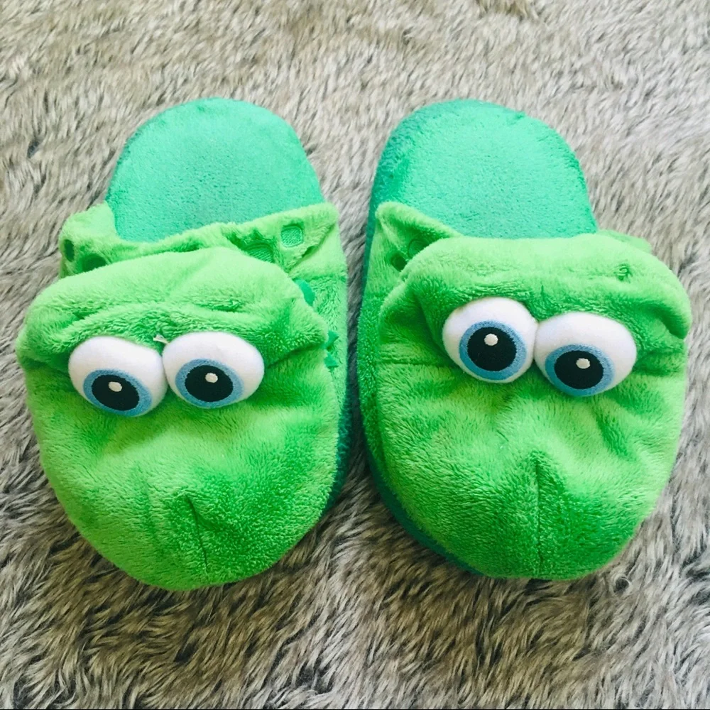 Kids green stompy slippers size small